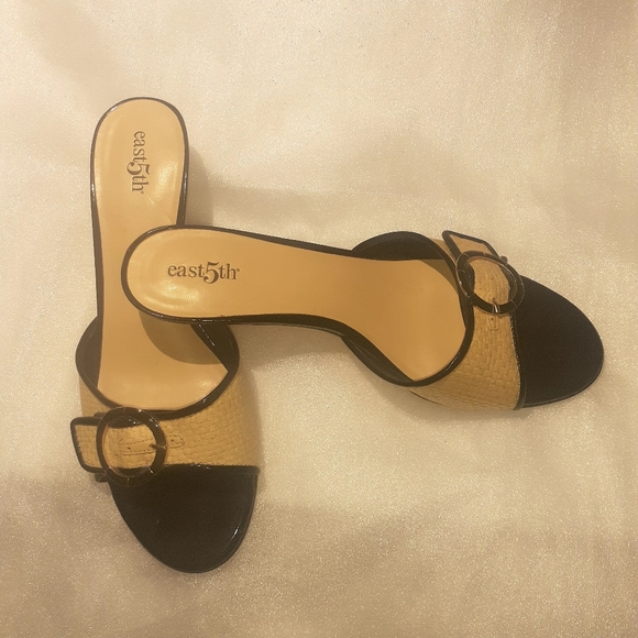 Women's East5th Brown and Tan Slip On Open Toe Buckle Design Size 8M - Picture 11 of 12